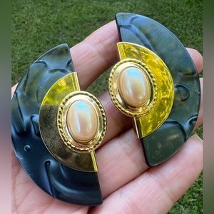 Vintage 1980s Large Geometric Lucite, Gold-tone Metal & Pearl Clip on Earrings